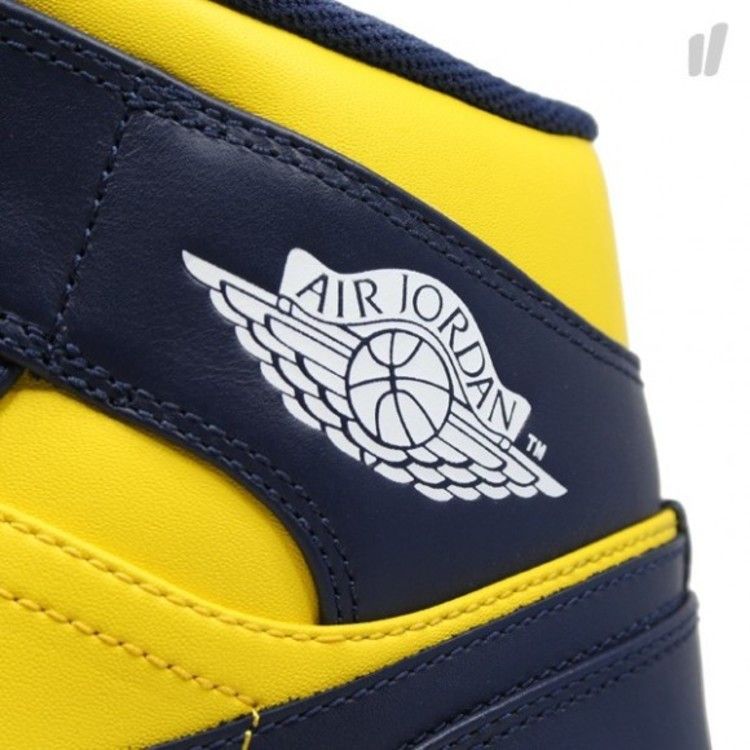 Air Jordan 1 Mid Michigan