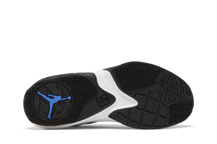 Air Jordan Max Aura 3 Black White Pink