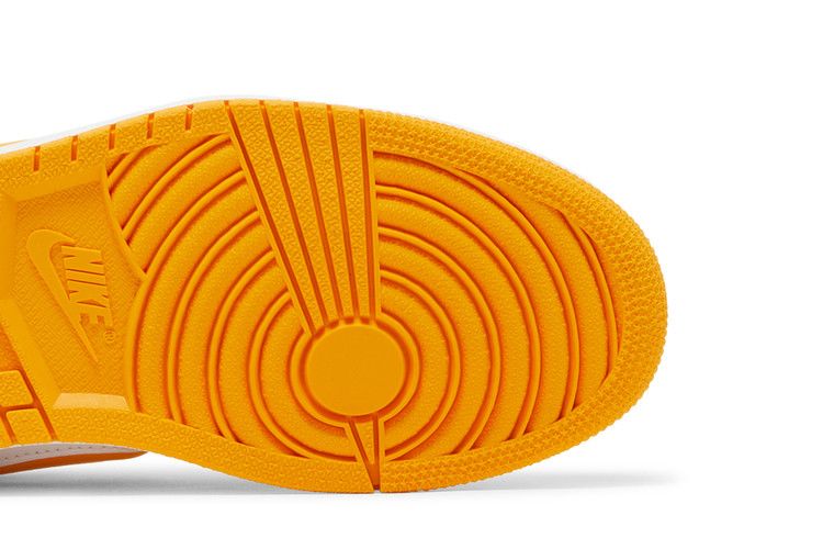 Air Jordan 1 Low FlyEase University Gold