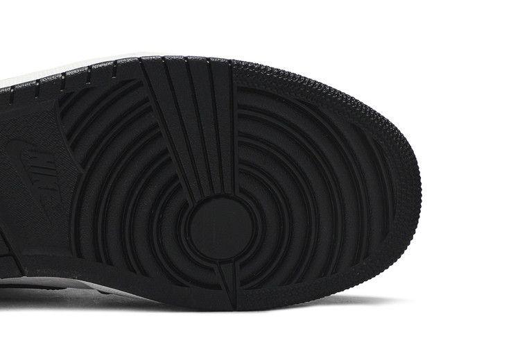 Air Jordan 1 Mid Fearless Facetasm