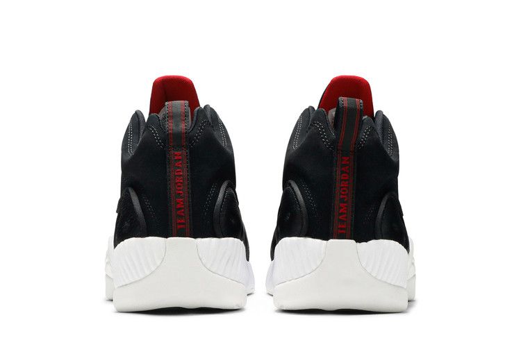 Air Jordan Jumpman Team 2 Playoffs