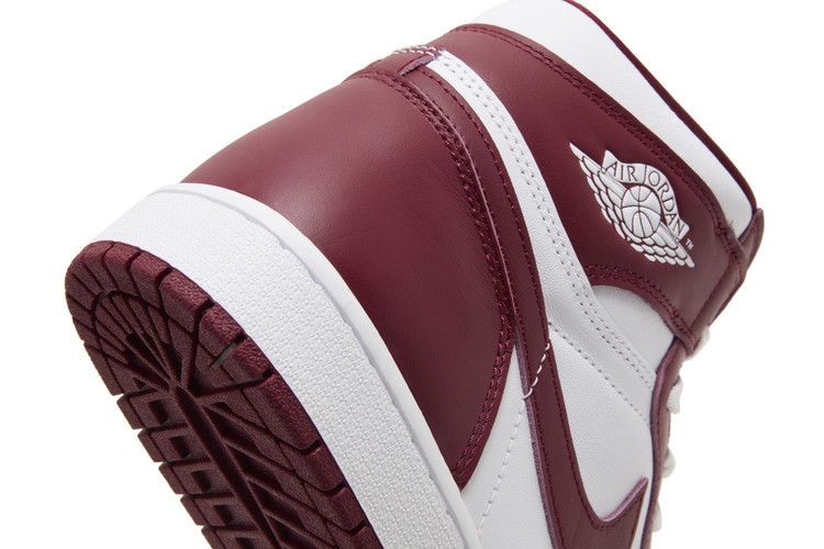 Air Jordan 1 Retro High OG Artisanal Team Red